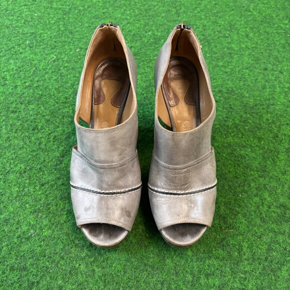 Chloe Gray Leather Peep Toe Wedge Heels size 7.5 - Picture 2 of 5